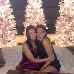 Meet your Poshers, Bailey and Sav